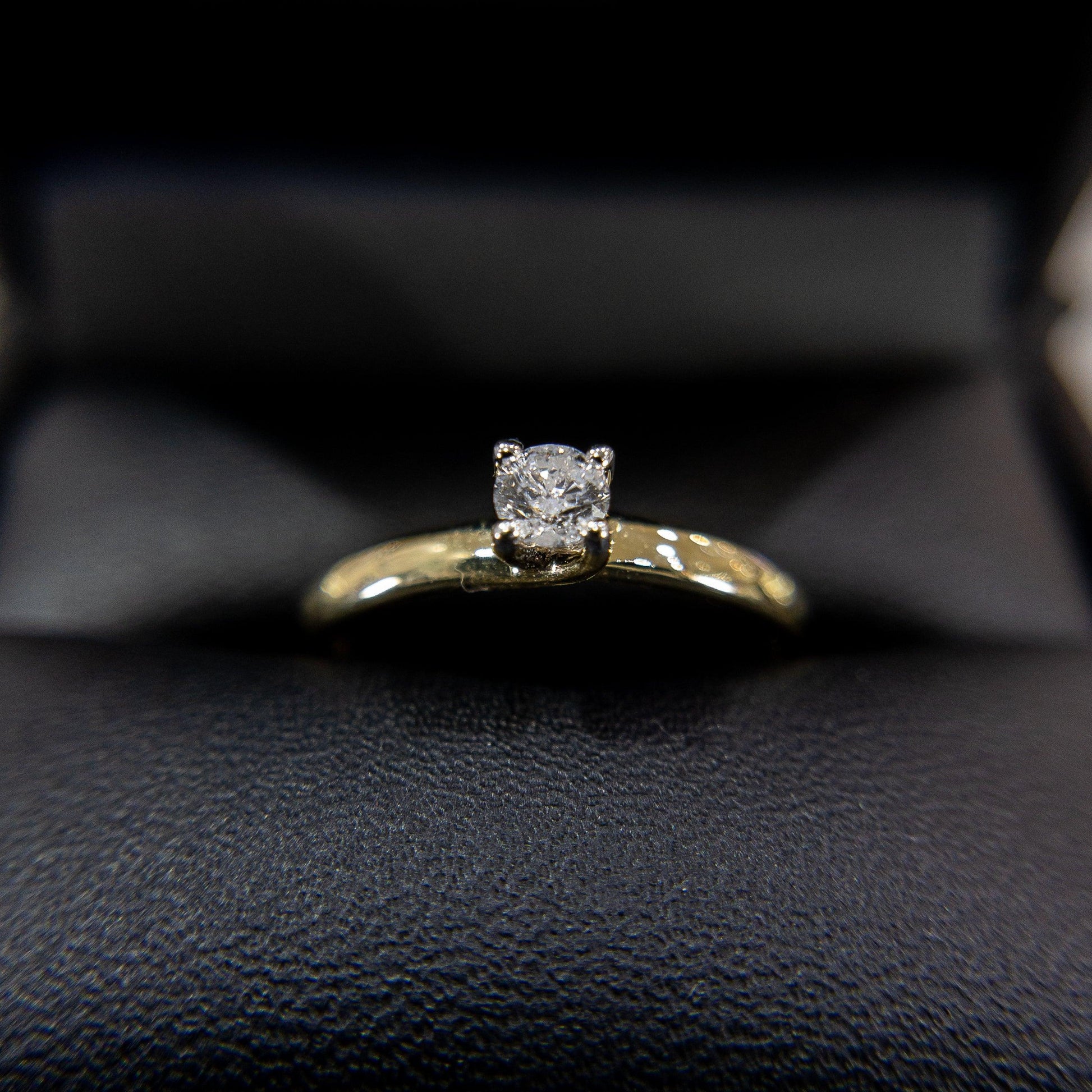 Anillo de Compromiso Solitario con Diamante de 20 puntos - Vanessa Joyas