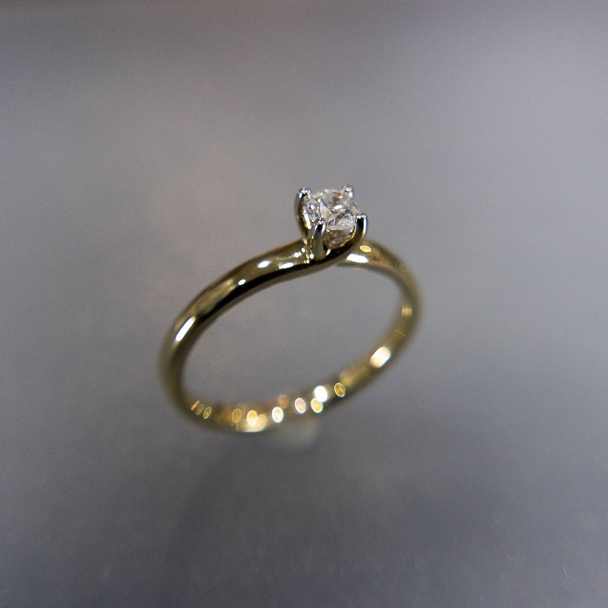 Anillo de Compromiso Solitario con Diamante de 20 puntos - Vanessa Joyas