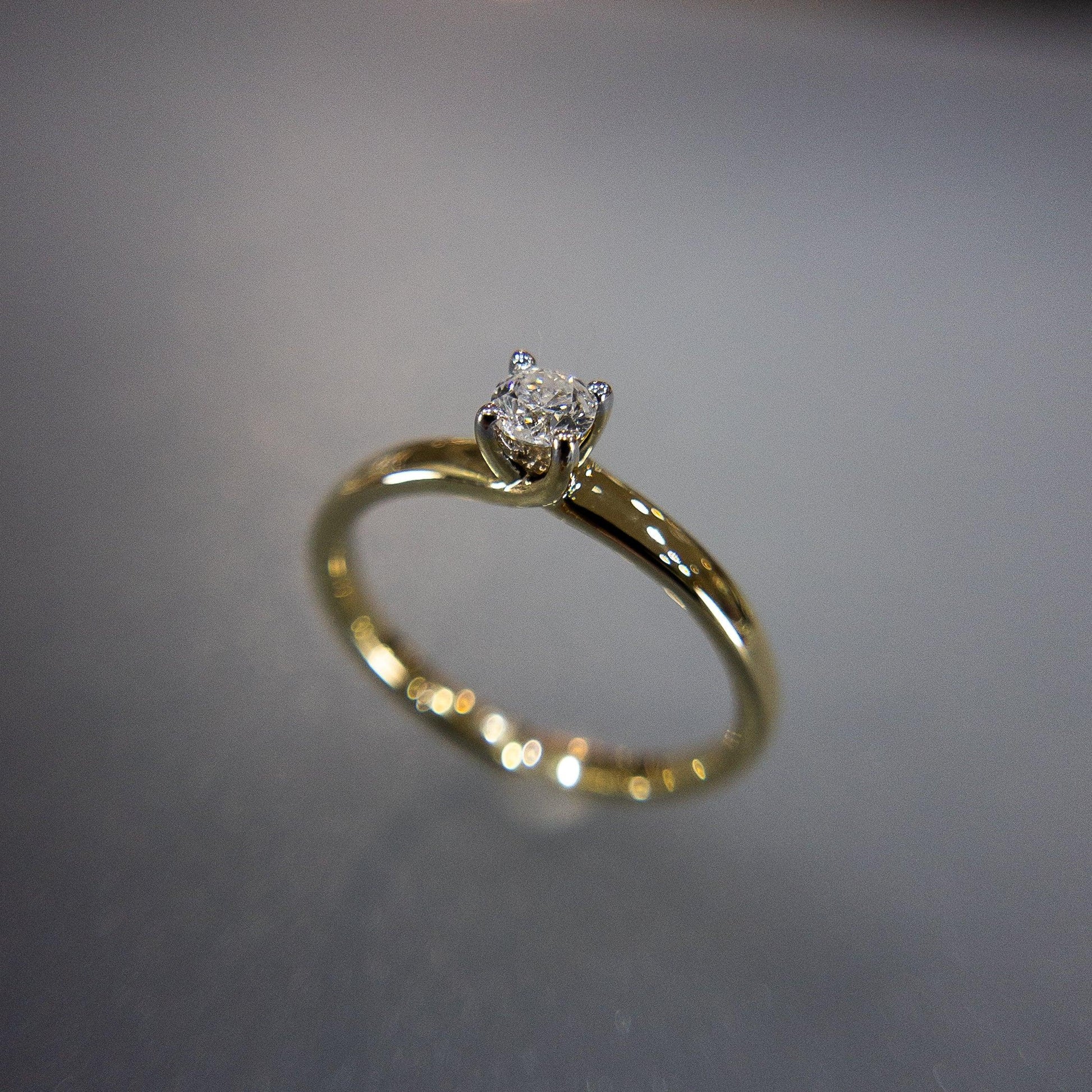 Anillo de Compromiso Solitario con Diamante de 20 puntos - Vanessa Joyas