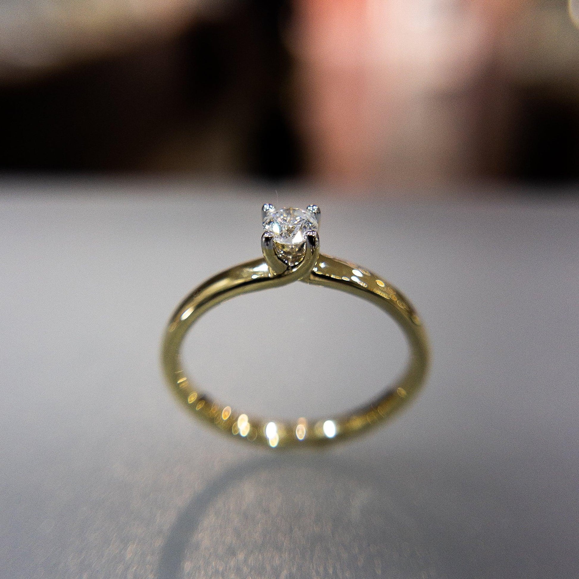 Anillo de Compromiso Solitario con Diamante de 20 puntos - Vanessa Joyas