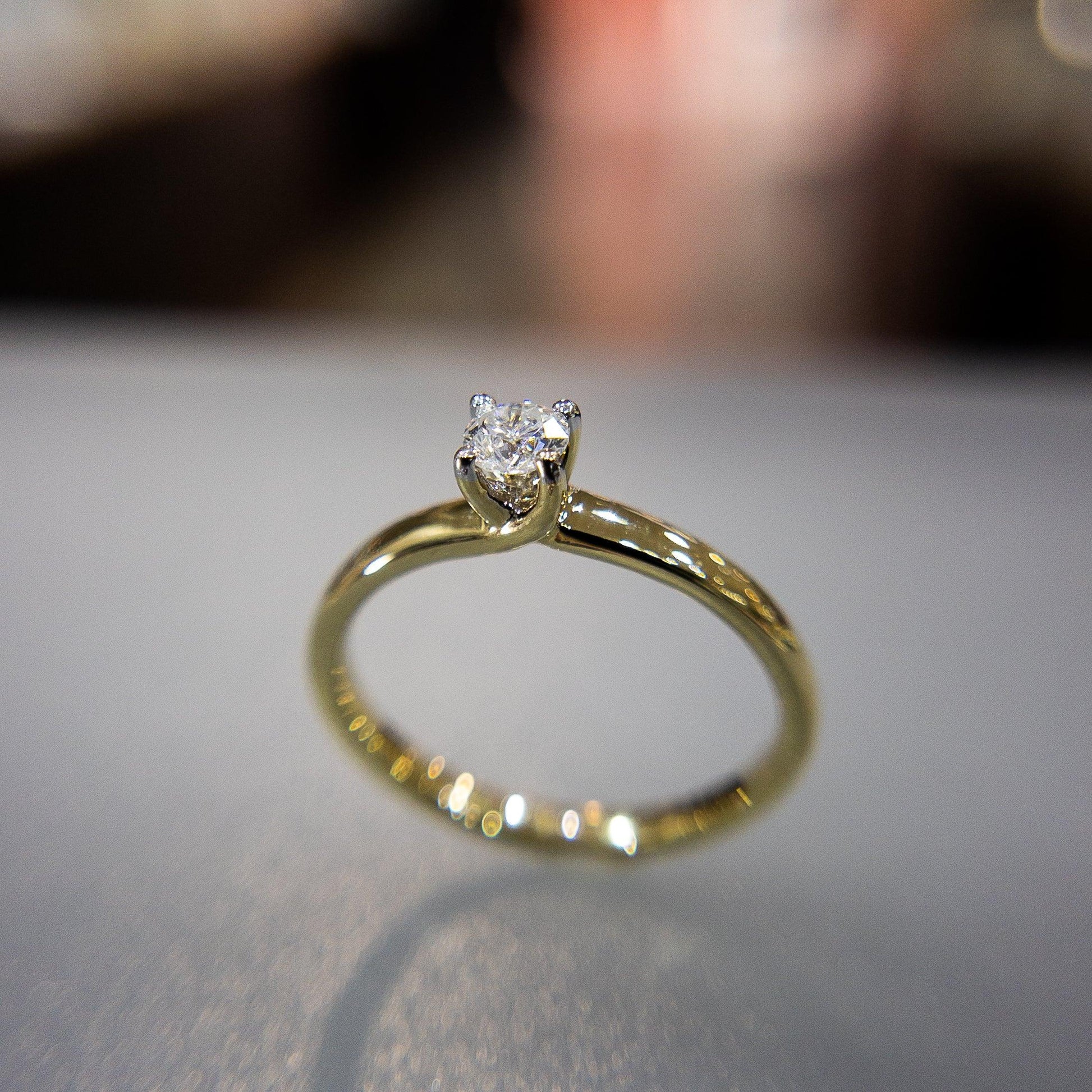 Anillo de Compromiso Solitario con Diamante de 20 puntos - Vanessa Joyas