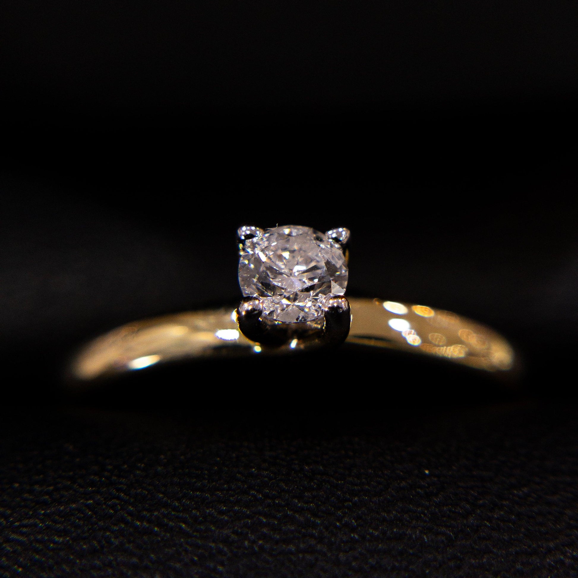 Anillo de Compromiso Solitario con Diamante de 20 puntos - Vanessa Joyas