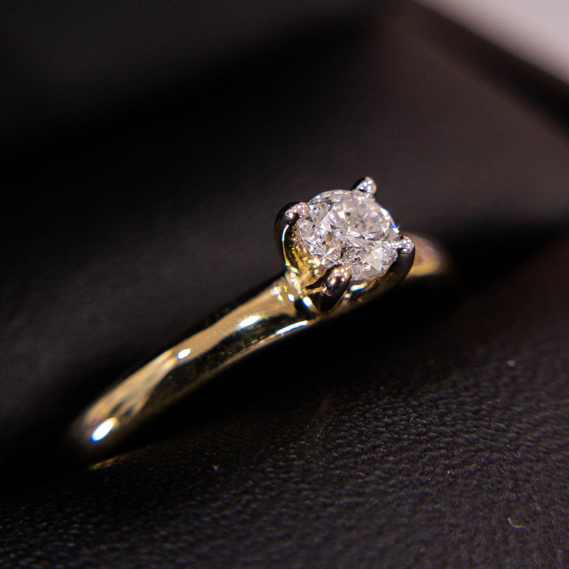 Anillo de Compromiso Solitario con Diamante de 20 puntos - Vanessa Joyas