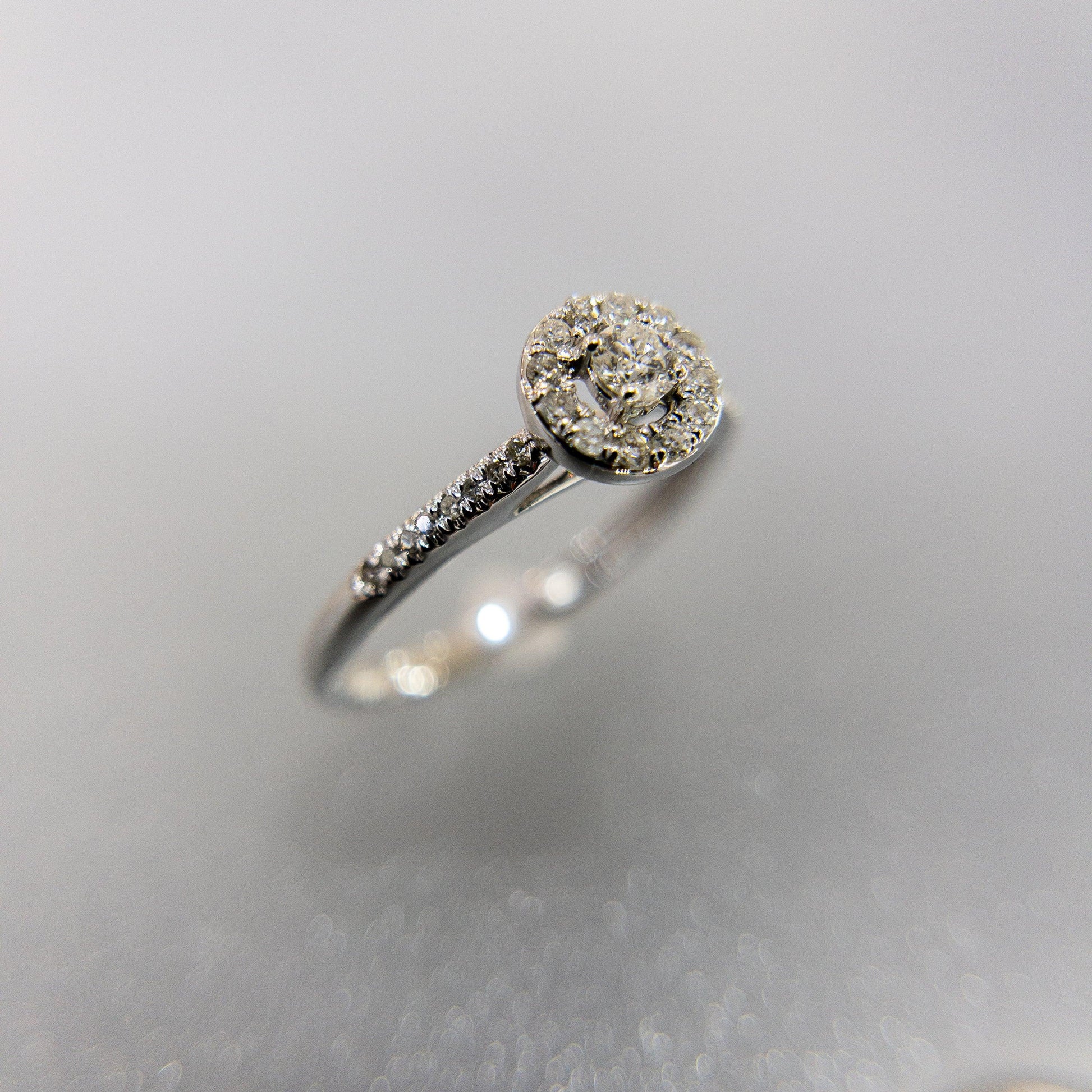Anillo de Compromiso Oro Blanco 14k Halo con Diamantes 0.25 ctw - Vanessa Joyas