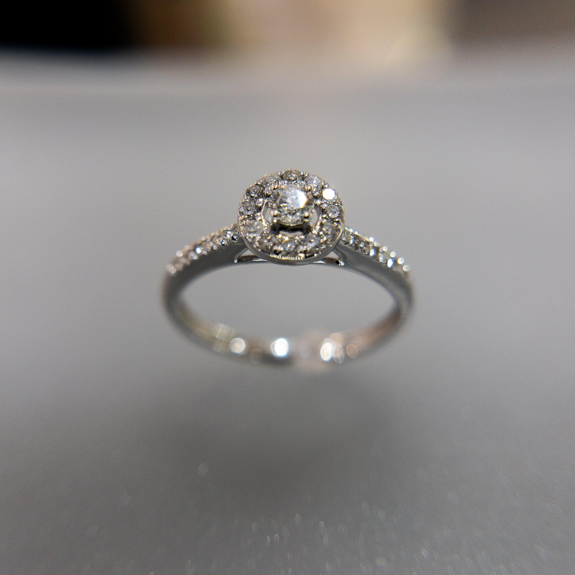 Anillo de Compromiso Oro Blanco 14k Halo con Diamantes 0.25 ctw - Vanessa Joyas