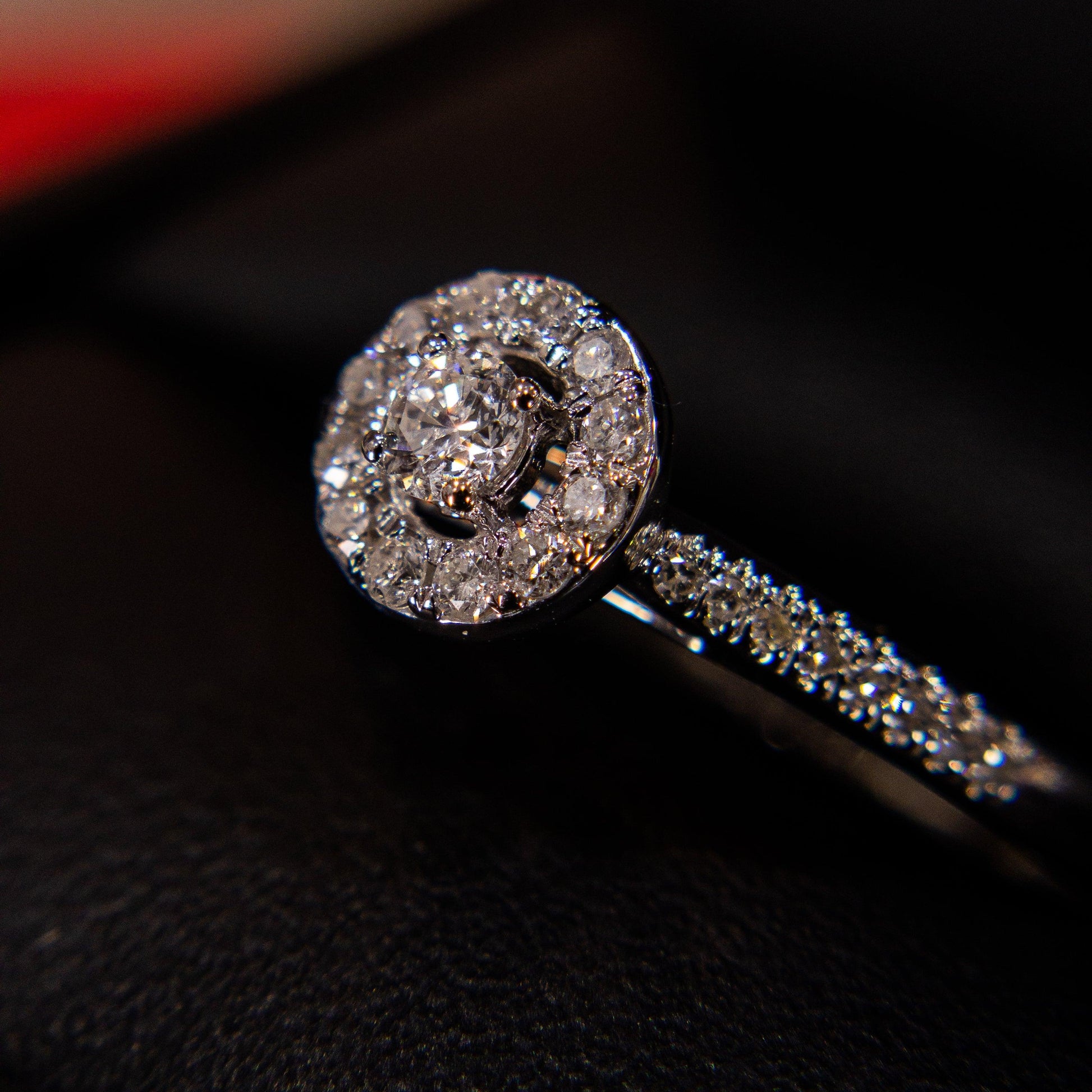 Anillo de Compromiso Oro Blanco 14k Halo con Diamantes 0.25 ctw - Vanessa Joyas