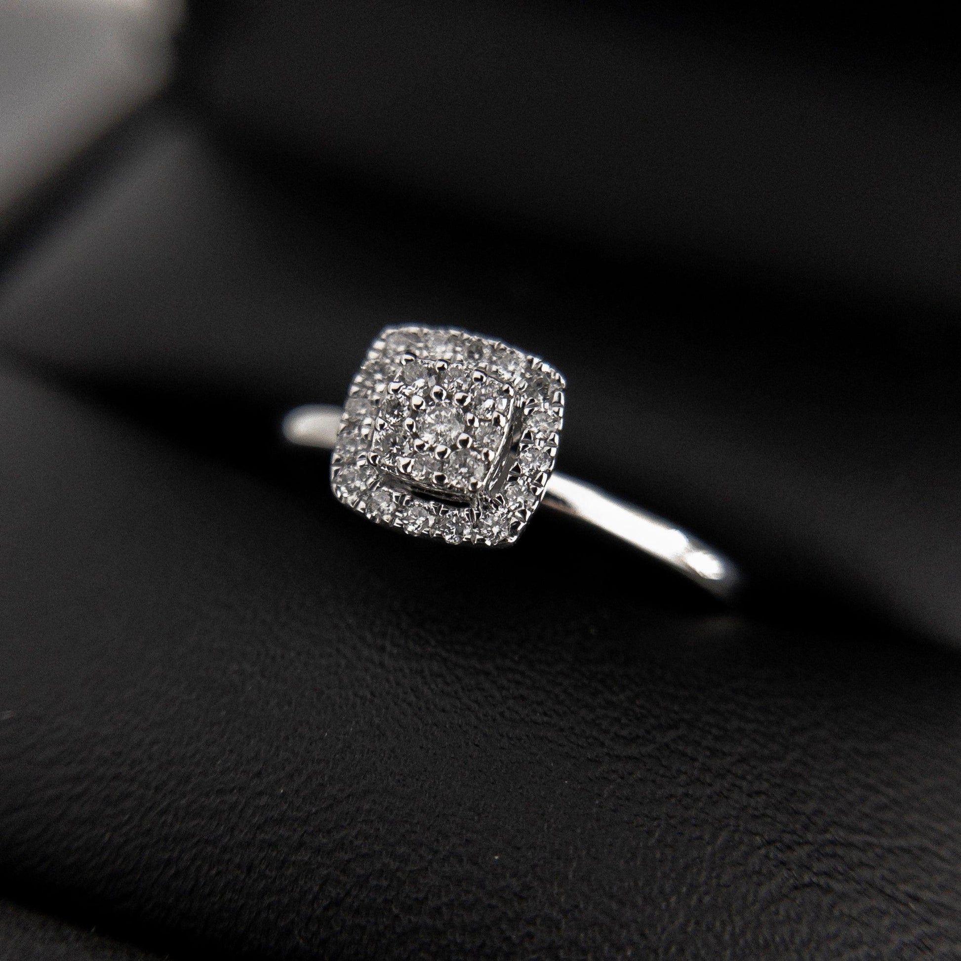 Anillo de Compromiso Halo Cuadrado 0.15ctw Diamantes - Vanessa Joyas