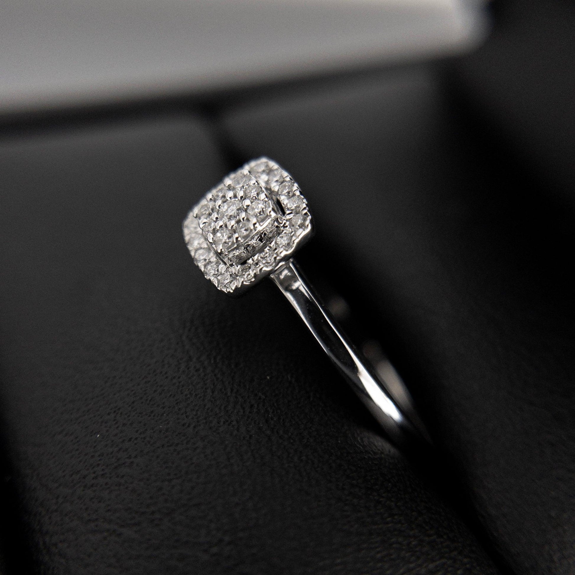 Anillo de Compromiso Halo Cuadrado 0.15ctw Diamantes - Vanessa Joyas